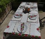 Ensemble de nappe 6 couverts en wax: 1 nappe de 2.40 m environ, 6 sets de table, 6 serviettes de table, 1 panier à pain ou à fruit et 1 chemin de table.